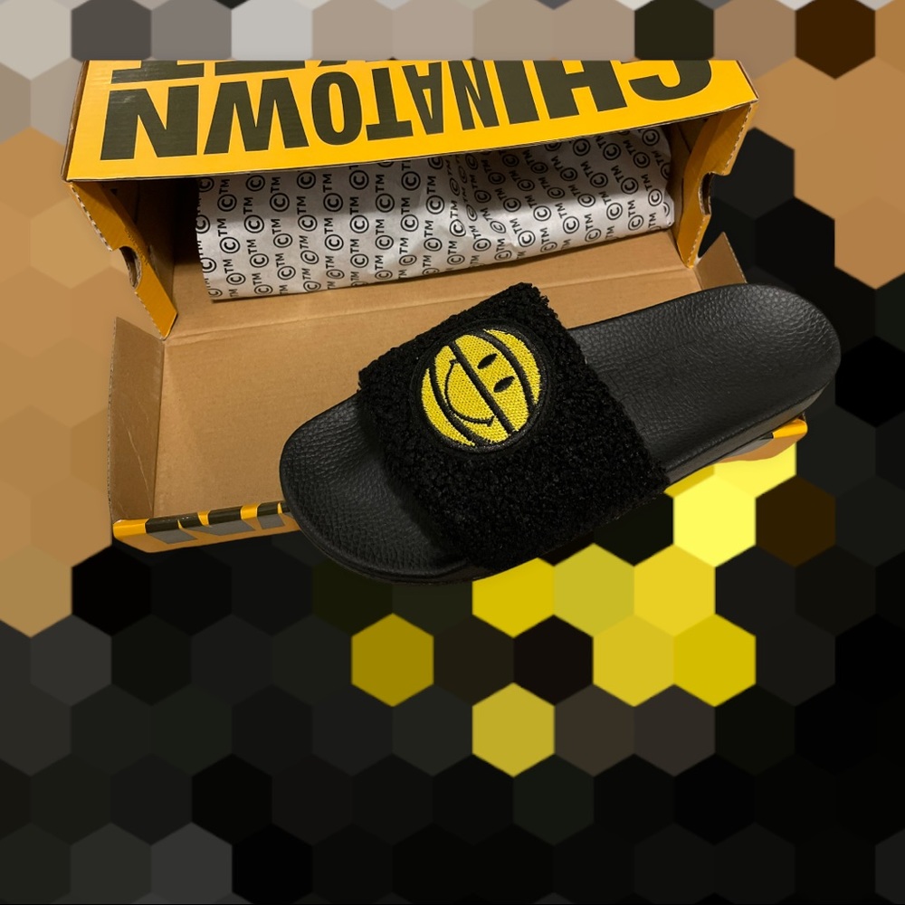 Chinatown Market x Smiley Sherpa Ball Slides Sz 11